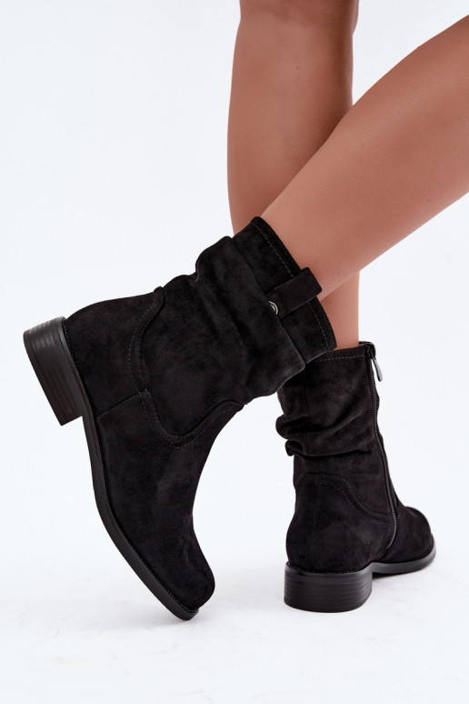 Wärmende Stiefeletten mit Rüschen und breiten Absätzen, schwarz