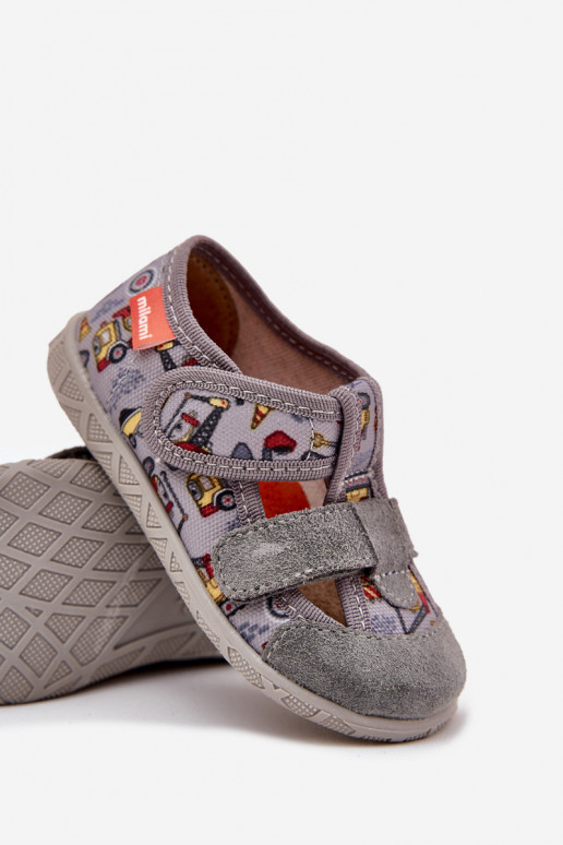 Kinderslippers Milami met plakkende sluitingen in grijs
