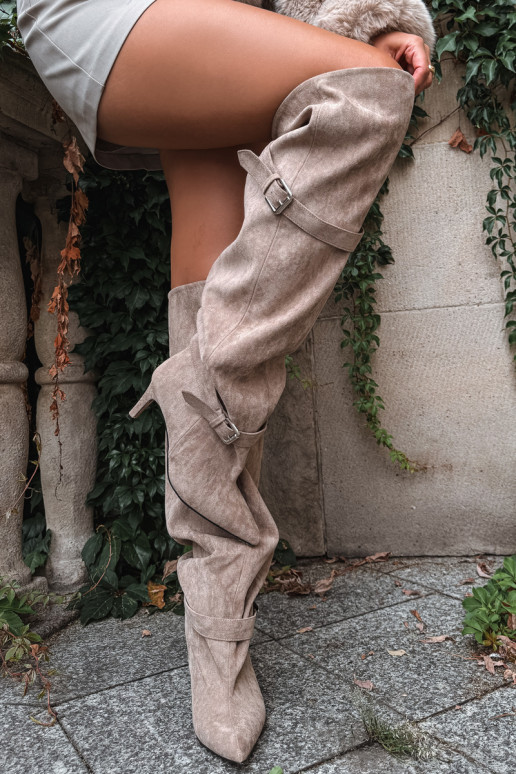 Über-Knie-Absatzstiefel mit Riemen und Schnallen in Sandfarbe Tai turibel