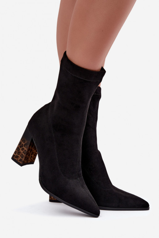 Bottines isolées pour femmes avec tige à motifs en noir Tirelia