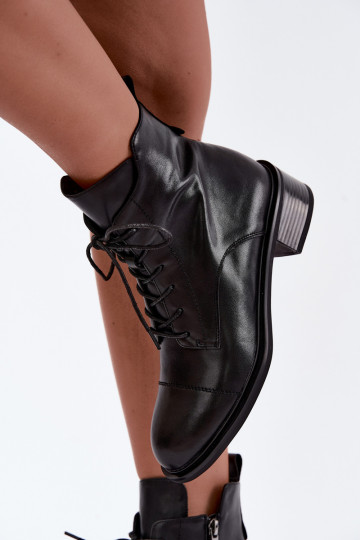 Isolierte Stiefeletten aus Naturleder in Schwarz Cerina
