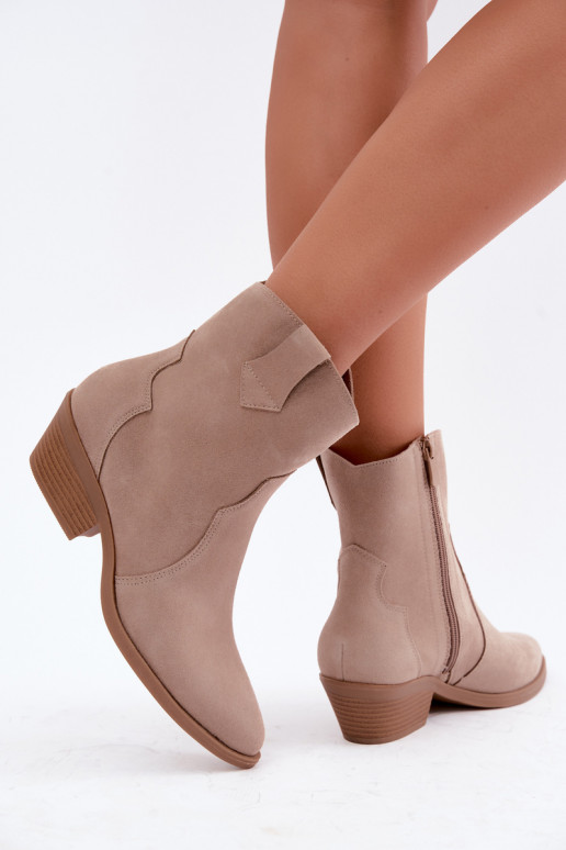 Faux suede cowboylaarzen met hakken in zandkleur Daliae
