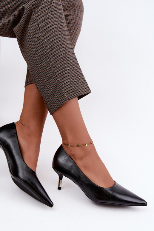 Schuhe mit niedrigem Absatz in Schwarz Pelina