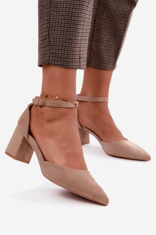 Schoenen met hakken en bandjes in zandkleur Olenae