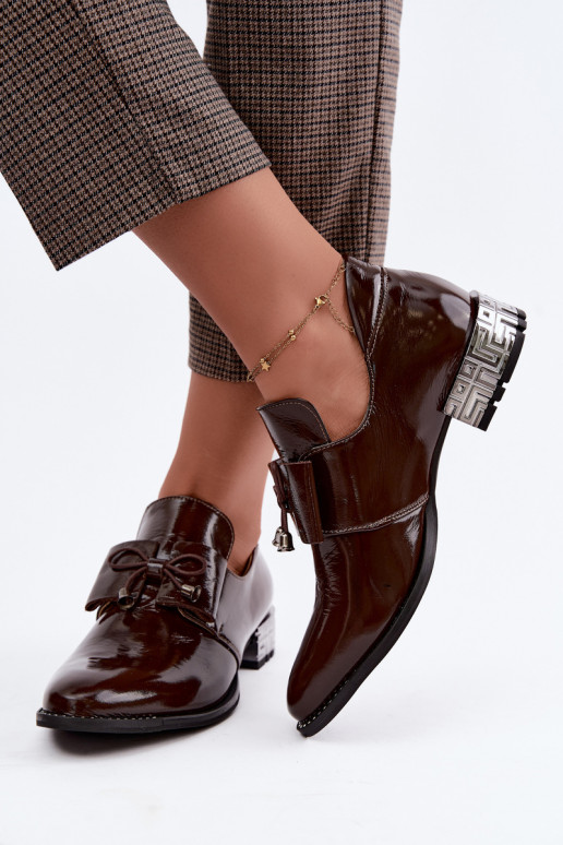 Chaussures vernies à petit talon avec nœuds en couleur chocolat Zazoo 1399