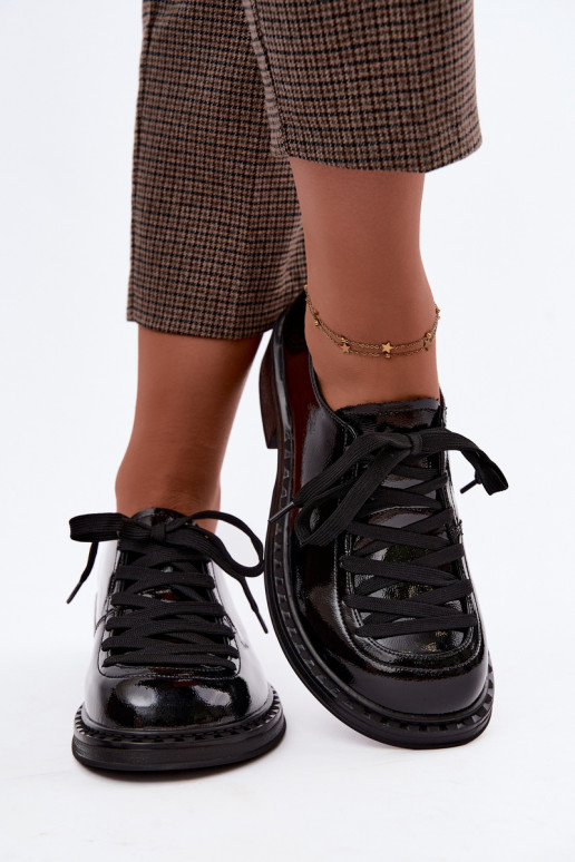 Mocassins en cuir verni avec lacets noirs