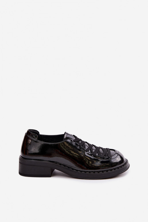 Mocassins en cuir verni avec lacets noirs