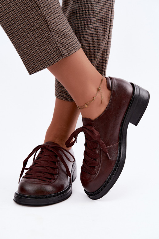 Mocassins en cuir verni avec lacets marron foncé