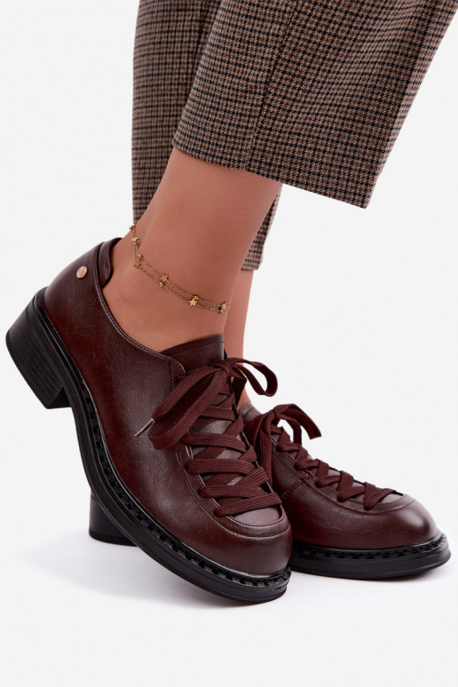 Lackleder Halbschuhe mit Schnürsenkeln in Dunkelbraun