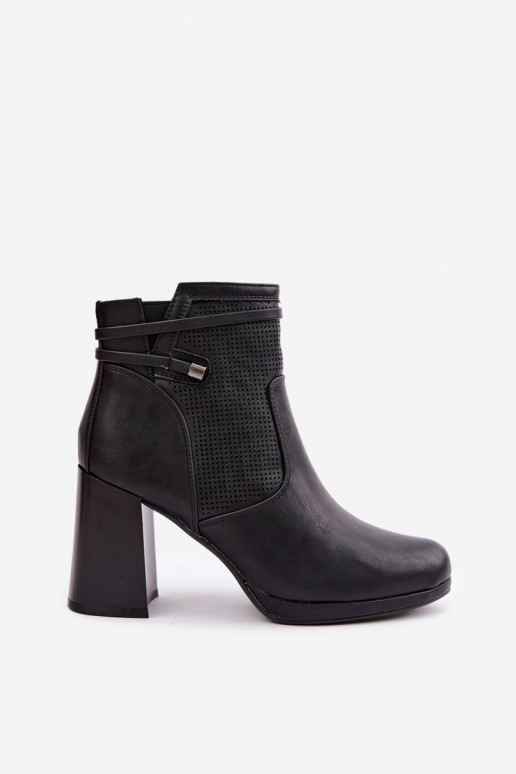 Bottines isolées avec talons en noir