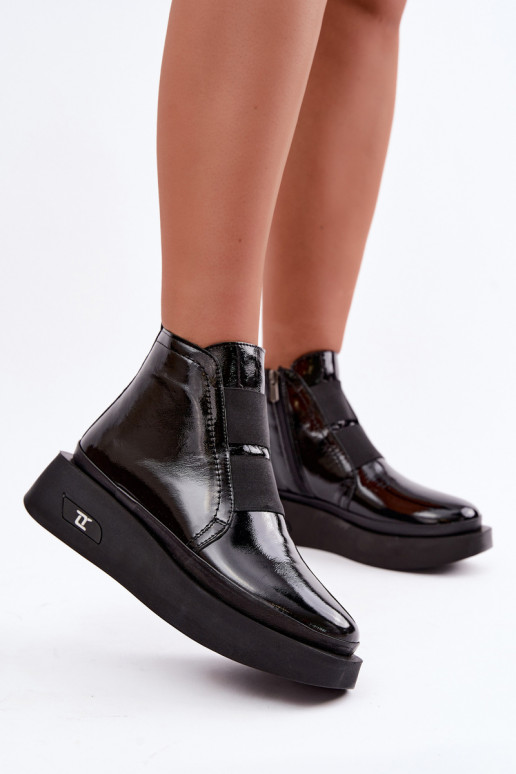 Peau avec effet vernis Bottes avec une plateforme réchauffer Artiker 55C0820 couleur noire