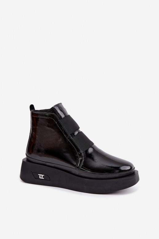 Peau avec effet vernis Bottes avec une plateforme réchauffer Artiker 55C0820 couleur noire