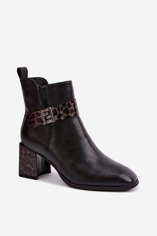 Peau Bottes avec chauffage à l intérieurDekoracyjnym Bandesem Artiker 57C0008 couleur noire