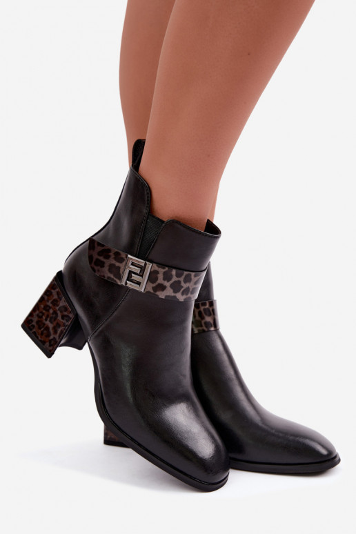 Peau Bottes avec chauffage à l intérieurDekoracyjnym Bandesem Artiker 57C0008 couleur noire