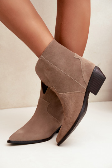 dames enkellaarsjes cowboystijl met hak van natuurlijk suede zandkleurig Norelle 2