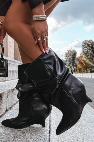 Slouchy Stiefeletten mit Plattform in schwarz Ilyna 2