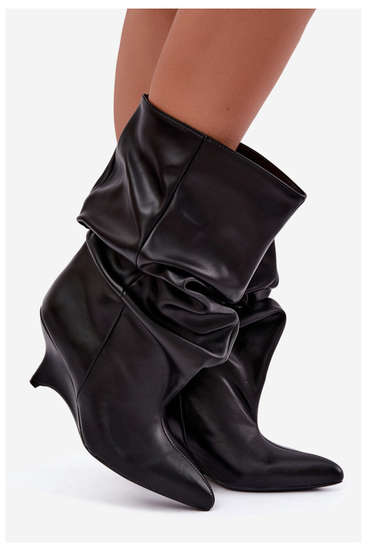Slouchy enkellaarsjes met platform in zwart Ilyna