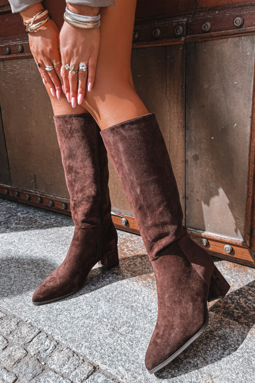Isolierte Damenstiefel bis zum Knie mit Absatz in Schokolade Raleya