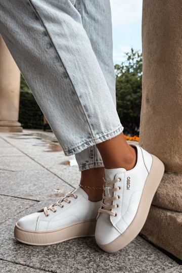 Fauxleder-Sneaker mit Plateau Kobbo in Weiß