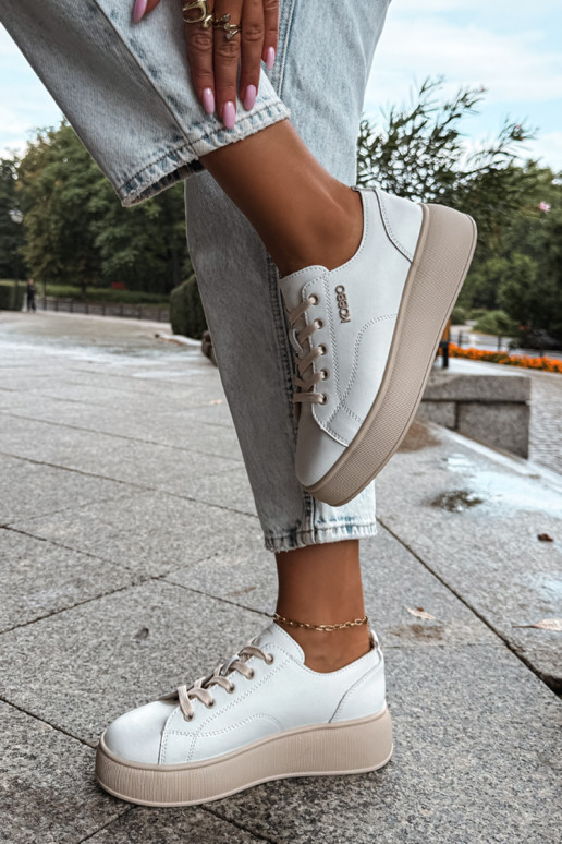 Baskets en simili cuir avec plateforme Kobbo en blanc