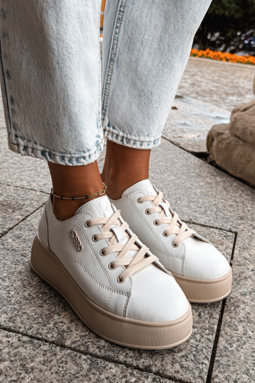 Fauxleder-Sneaker mit Plateau Kobbo in Weiß