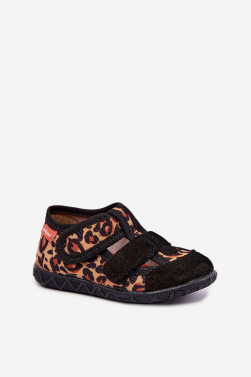 Chaussons pour enfants Milami avec fermetures auto-agrippantes et motifs léopard en noir et jaune Reathiana