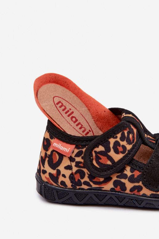 Chaussons pour enfants Milami avec fermetures auto-agrippantes et motifs léopard en noir et jaune Reathiana