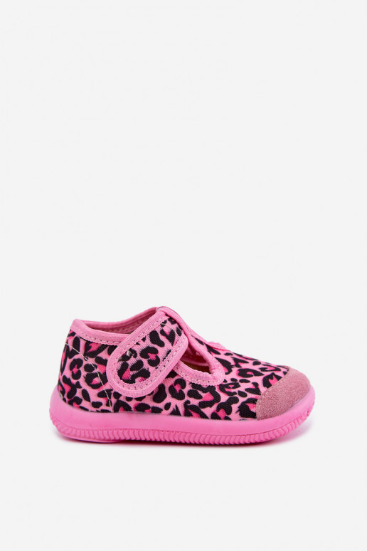 Elastische kinderpantoffels Milami met klittenband en luipaardpatronen in roze Ambette