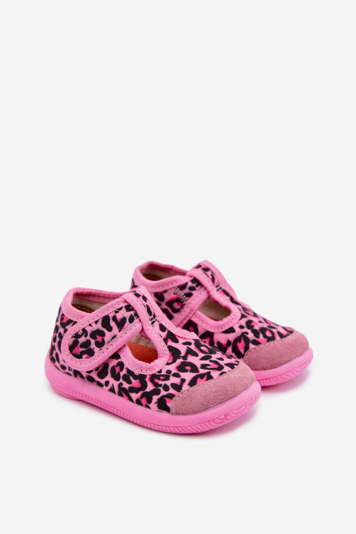 Chaussons élastiques pour enfants Milami avec fermetures auto-agrippantes et motifs léopard en rose Ambette