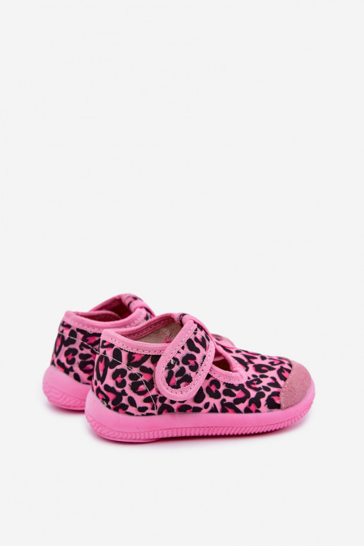Elastische kinderpantoffels Milami met klittenband en luipaardpatronen in roze Ambette