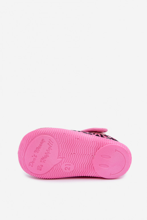 Elastische kinderpantoffels Milami met klittenband en luipaardpatronen in roze Ambette