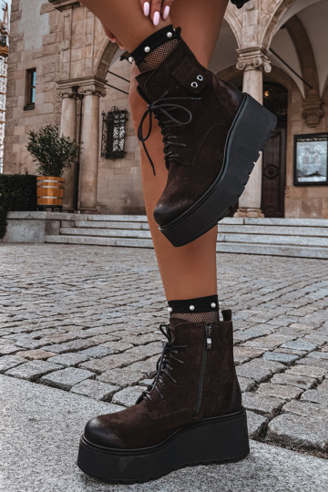 Zazoo 60499 Damen Stiefeletten aus Kunstveloursleder mit Plateau in Schokoladenfarbe