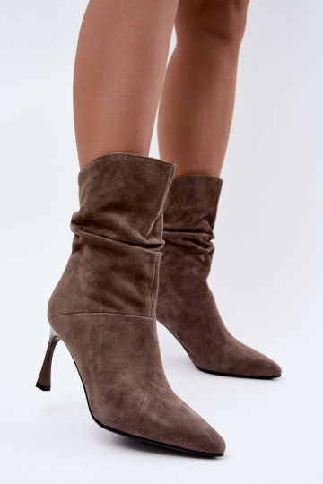 enkellaarsjes van faux suede met dunne hakken geïsoleerd met ruffles D&A JC62-1038 in grijs 2
