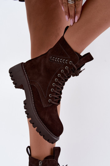 dameswerk enkellaarsjes van faux suede geïsoleerd D&A JC62-1035 in chocoladekleur 2