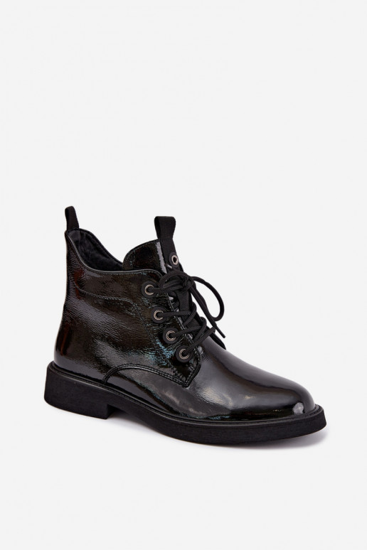 Stiefeletten mit Lackeffekt isoliert mit breiten Absätzen D&A CR62-3338 in Schwarz