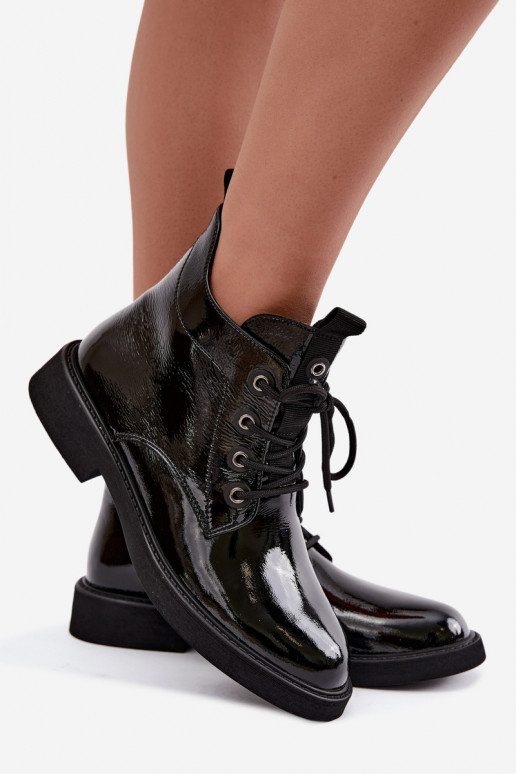 Stiefeletten mit Lackeffekt isoliert mit breiten Absätzen D&A CR62-3338 in Schwarz