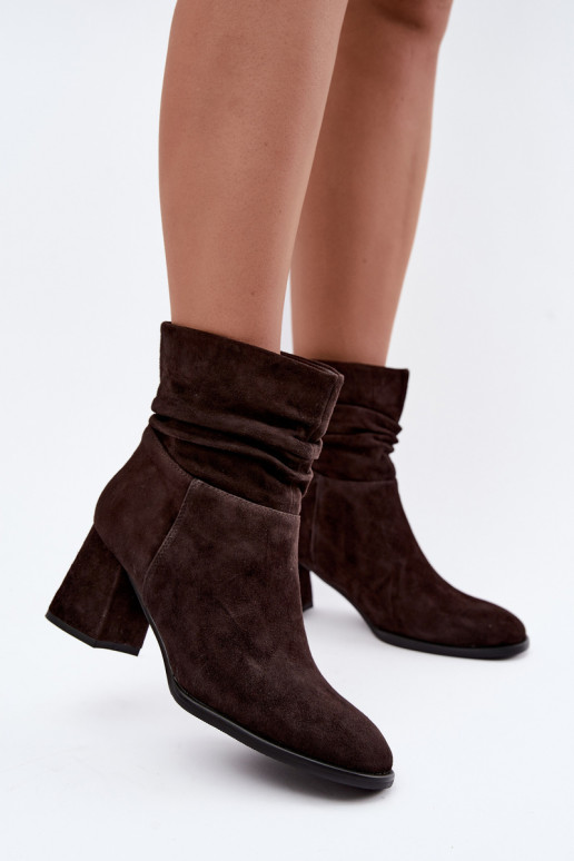 Natursuede Stiefeletten mit Falten und Absätzen D&A JC62-1021 schokoladenbraun