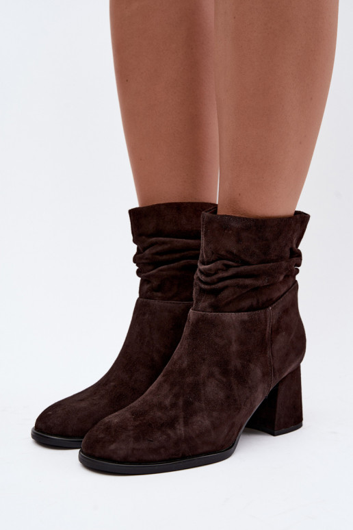 Natursuede Stiefeletten mit Falten und Absätzen D&A JC62-1021 schokoladenbraun