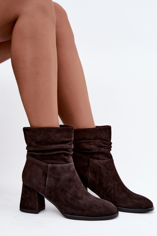 Natursuede Stiefeletten mit Falten und Absätzen D&A JC62-1021 schokoladenbraun