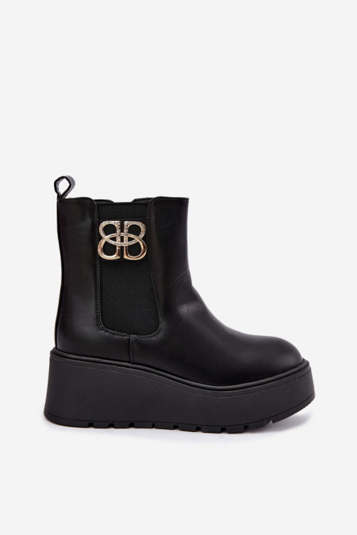 Wärmende stilvolle Stiefeletten mit Plateau und dekorativen Details in Schwarz Solavie