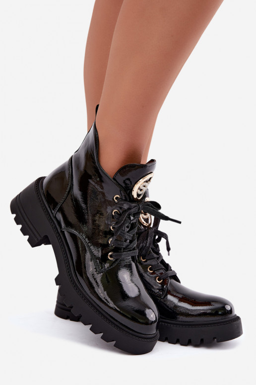 Bottines chaudes avec effet verni et détails dorés en noir Kavirae