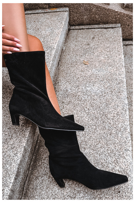 Chaussures chaudes à enfiler en suède synthétique avec talons en noir Tai turiciejka K7791-01