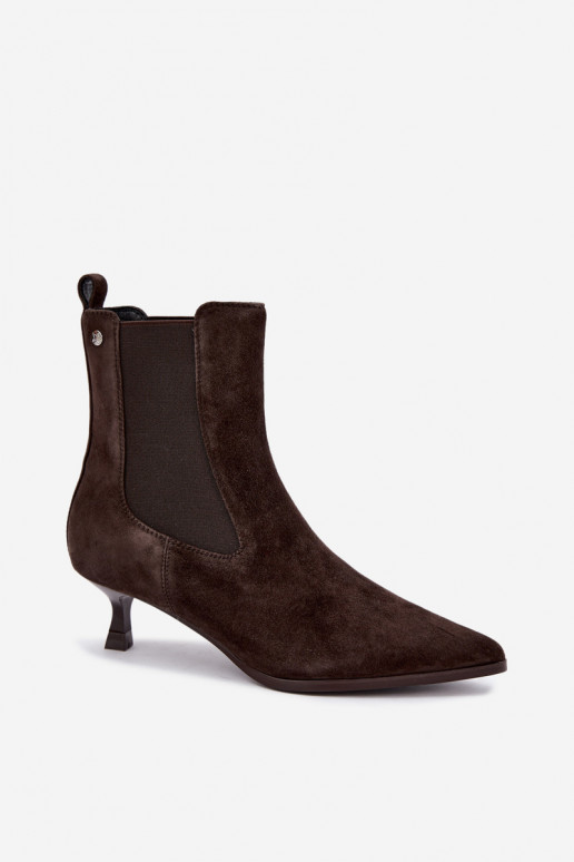 Bottes en daim isolées avec talons Tai turiciejka K7756-02 en chocolat