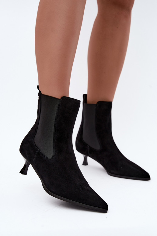 Bottes en daim isolées avec talons Tai turiciejka K7756-01 en noir