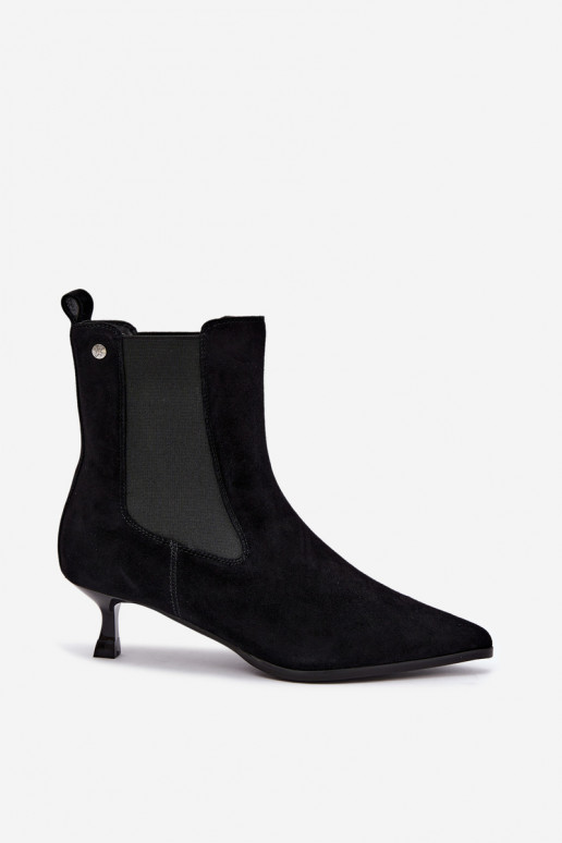Bottes en daim isolées avec talons Tai turiciejka K7756-01 en noir