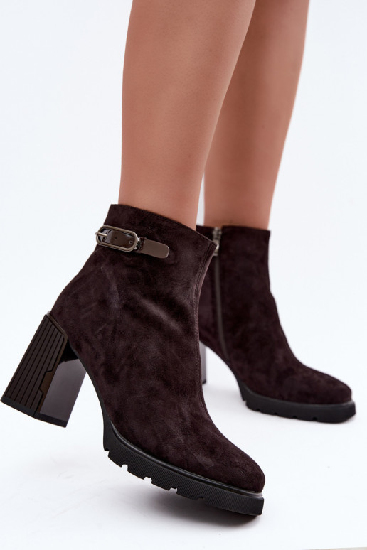 Gevoerde enkellaarsjes van faux suede met hakken Vinceza 91172 chocolade