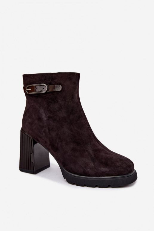 Gevoerde enkellaarsjes van faux suede met hakken Vinceza 91172 chocolade