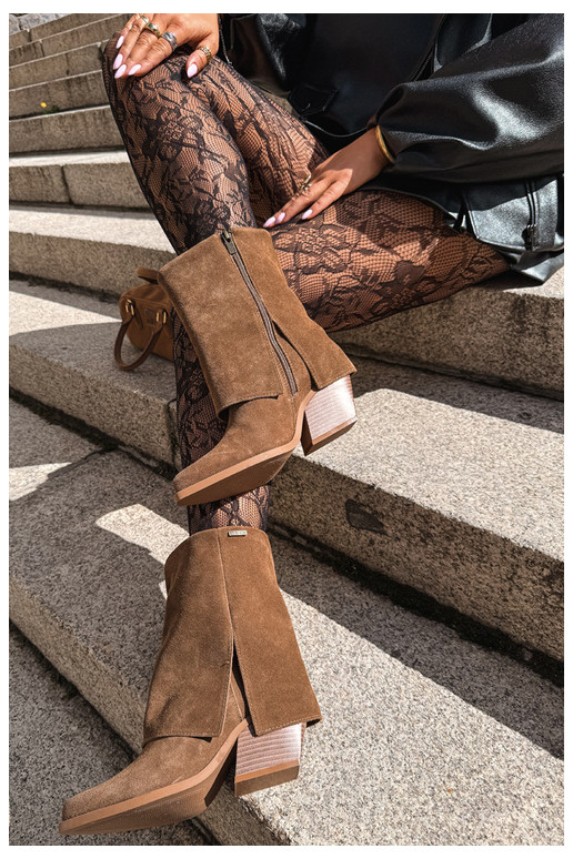 cowboy stijl enkellaarsjes met hakken van natuurlijk suede met geborduurde schacht Big Star UU274114 in bruine kleur