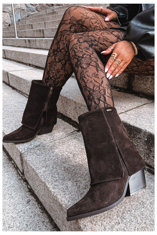 bottines style cowboy avec talons en daim naturel avec tige brodée Big Star UU274115 couleur chocolat