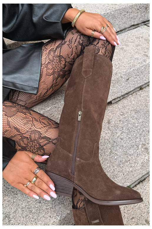 bottes hautes en daim synthétique pour femmes à petit talon isolées Big Star UU274519 couleur chocolat